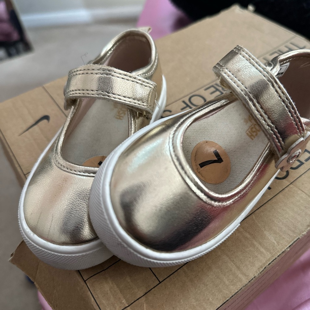 OshKosh B'gosh Kids Gold Dress Shoes